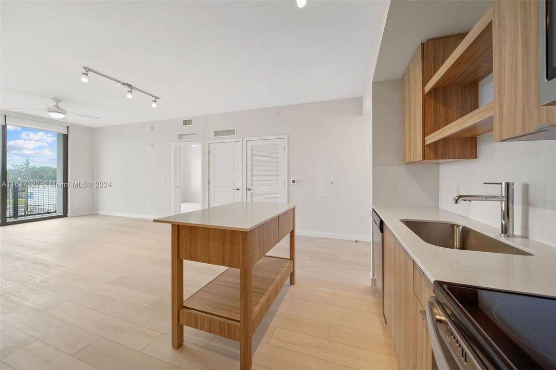 For Rent: $3,125 (2 beds, 2 baths, 1212 Square Feet)