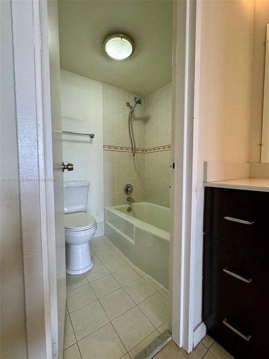 For Rent: $2,900 (1 beds, 1 baths, 900 Square Feet)