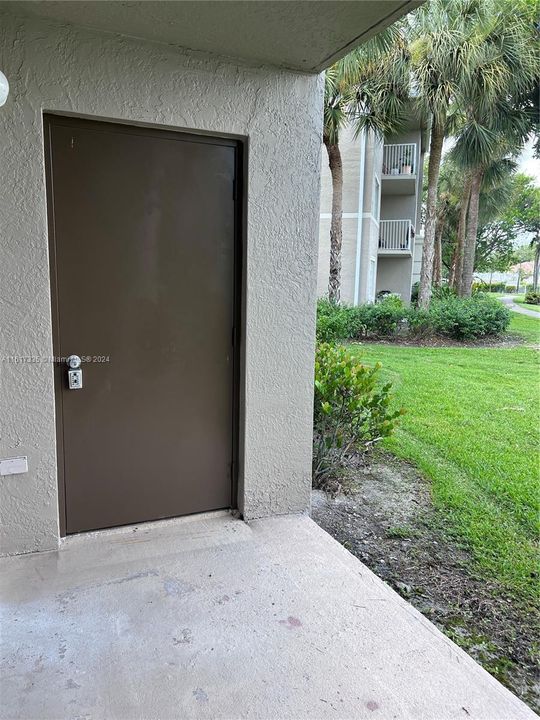 For Rent: $2,350 (2 beds, 2 baths, 1246 Square Feet)