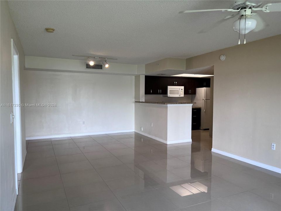 For Rent: $2,350 (2 beds, 2 baths, 1246 Square Feet)