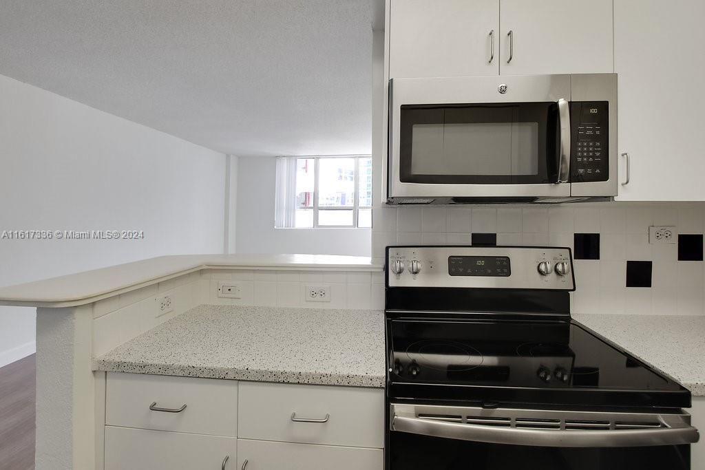 For Rent: $3,894 (1 beds, 1 baths, 732 Square Feet)