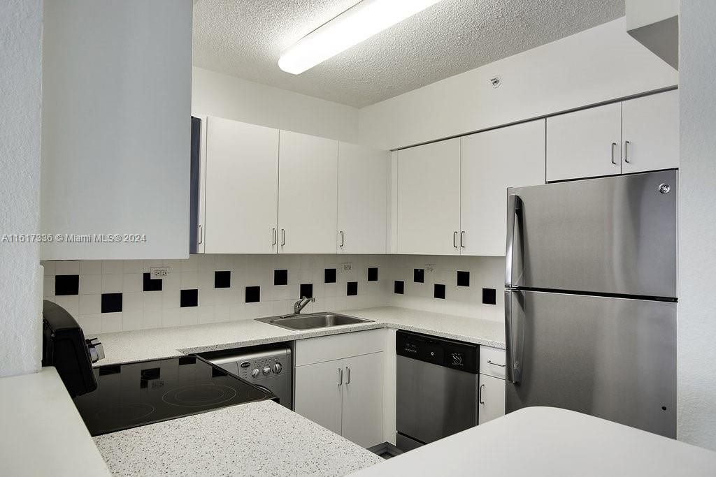 For Rent: $3,894 (1 beds, 1 baths, 732 Square Feet)