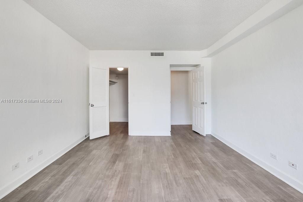 For Rent: $3,894 (1 beds, 1 baths, 732 Square Feet)