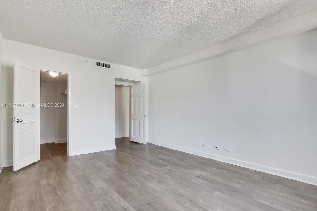 For Rent: $3,894 (1 beds, 1 baths, 732 Square Feet)