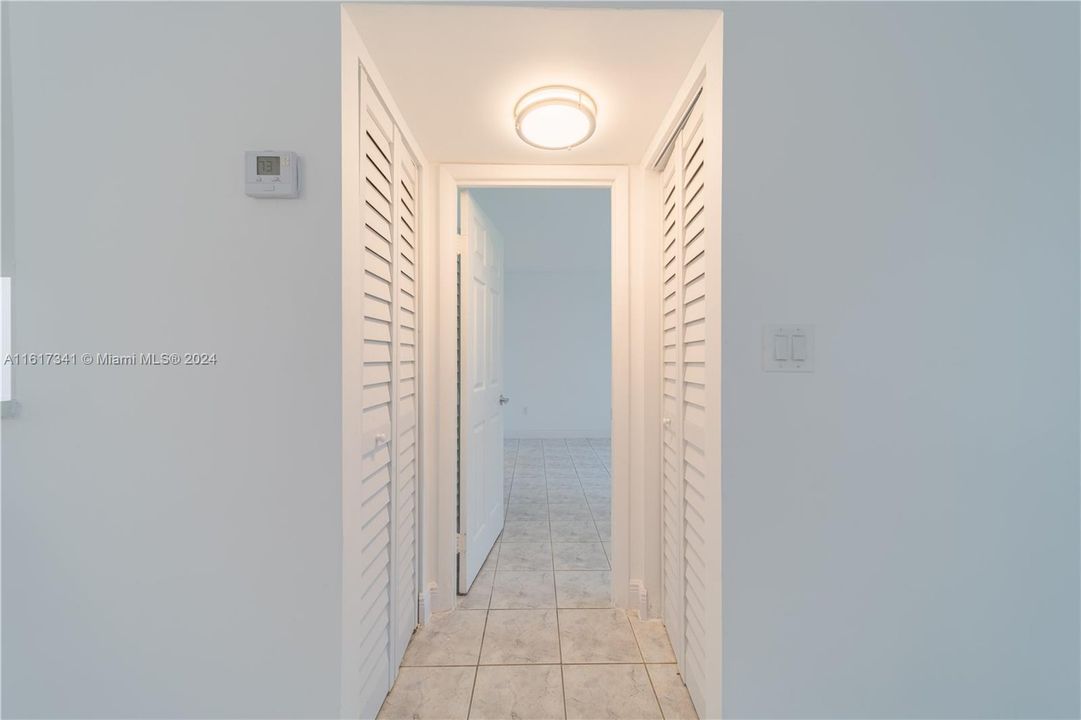 For Sale: $234,000 (1 beds, 1 baths, 777 Square Feet)