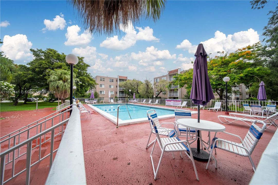 For Sale: $234,000 (1 beds, 1 baths, 777 Square Feet)