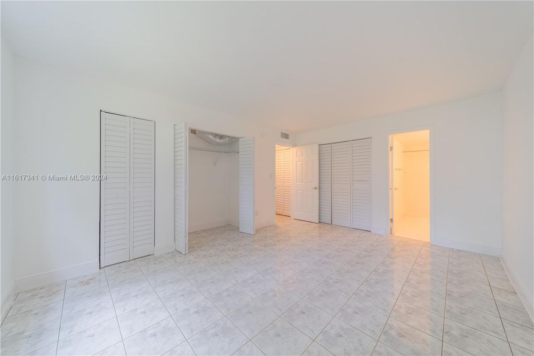 For Sale: $234,000 (1 beds, 1 baths, 777 Square Feet)