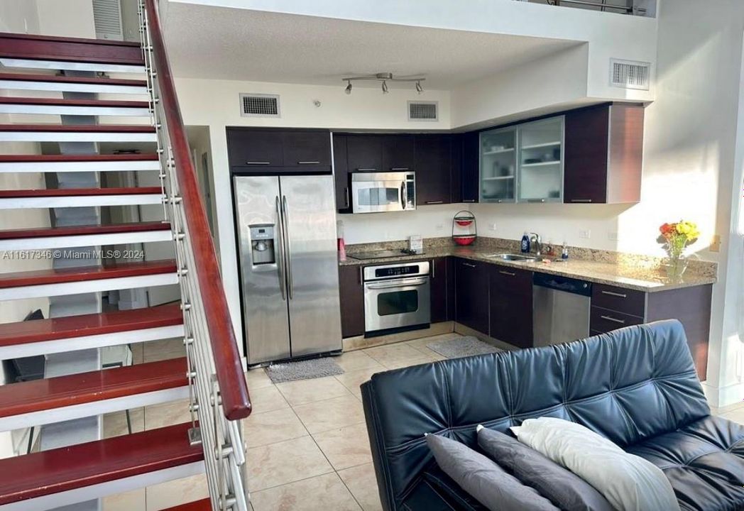 For Rent: $4,200 (2 beds, 2 baths, 1289 Square Feet)