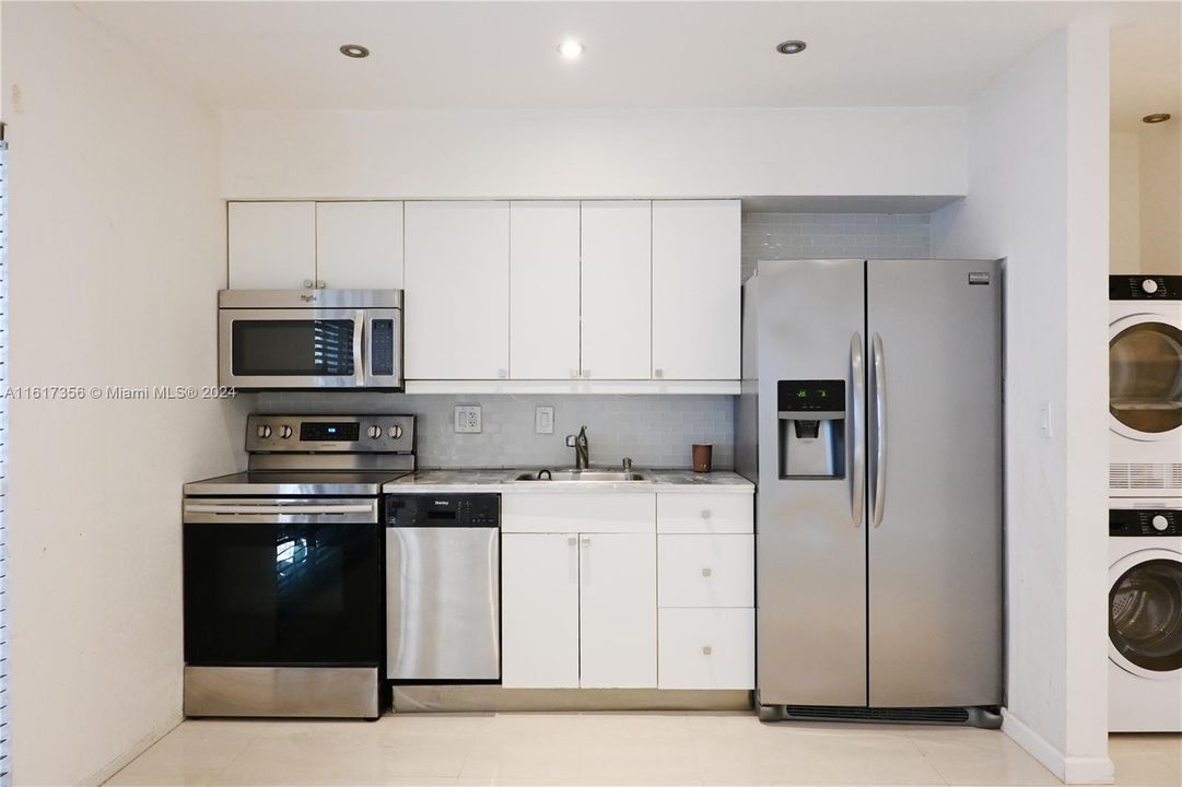 For Rent: $2,200 (1 beds, 1 baths, 2508 Square Feet)