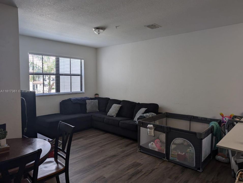 For Rent: $2,650 (2 beds, 2 baths, 1262 Square Feet)