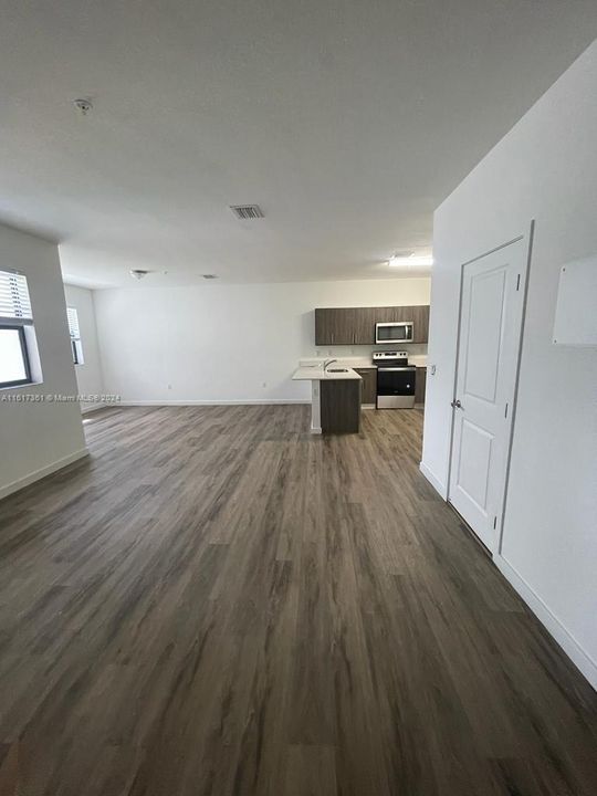 For Rent: $2,650 (2 beds, 2 baths, 1262 Square Feet)