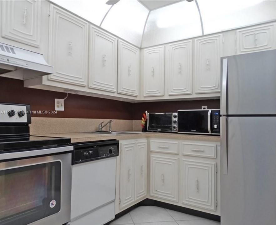 For Sale: $120,000 (2 beds, 2 baths, 1100 Square Feet)