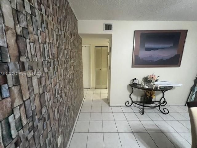 For Sale: $279,900 (2 beds, 2 baths, 900 Square Feet)