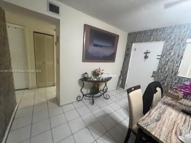 For Sale: $279,900 (2 beds, 2 baths, 900 Square Feet)