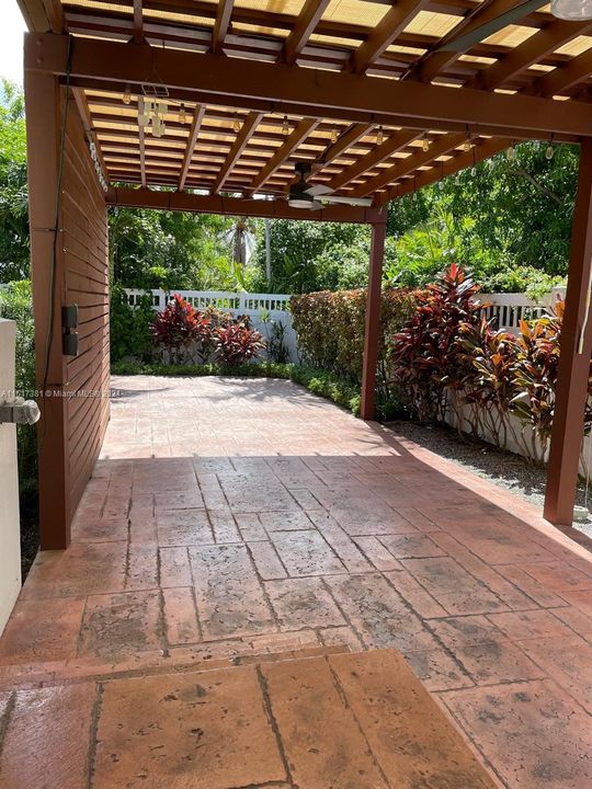 Recently Sold: $1,600,000 (3 beds, 2 baths, 1632 Square Feet)