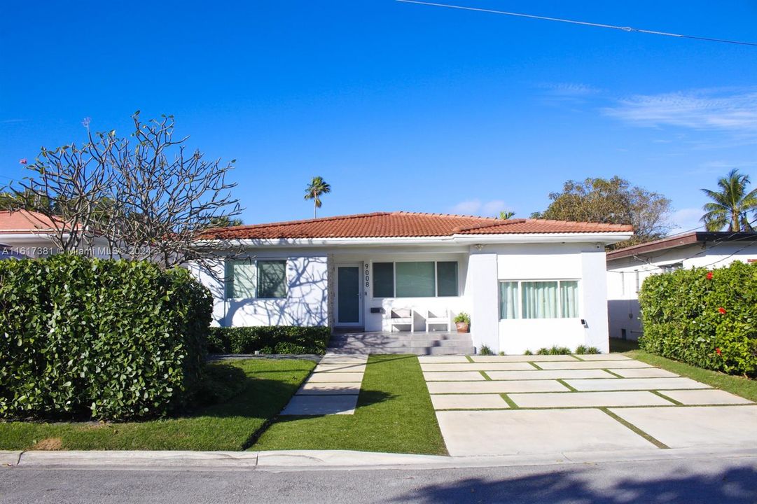 For Sale: $1,600,000 (3 beds, 2 baths, 1632 Square Feet)