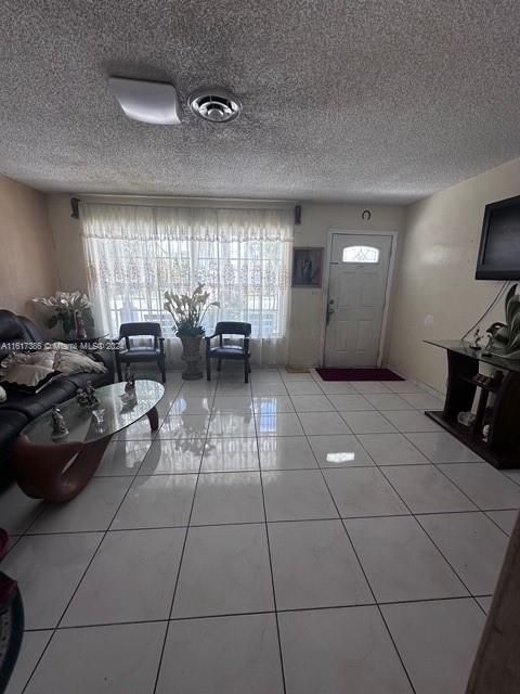 En Venta: $599,000 (3 camas, 2 baños, 1478 Pies cuadrados)