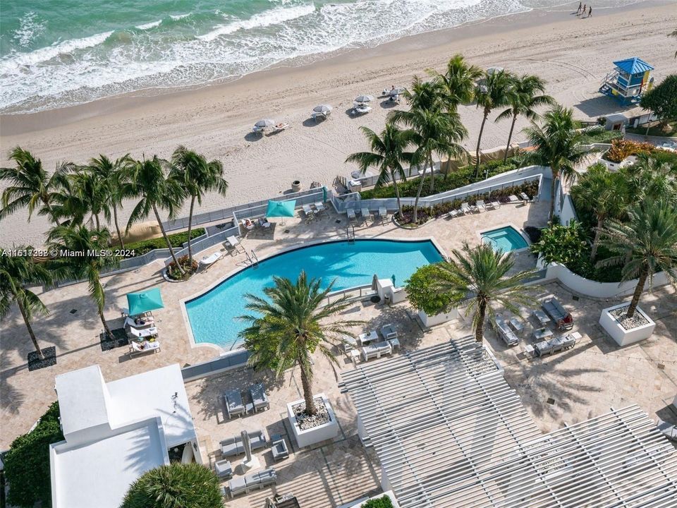 Pool Deck & Beach