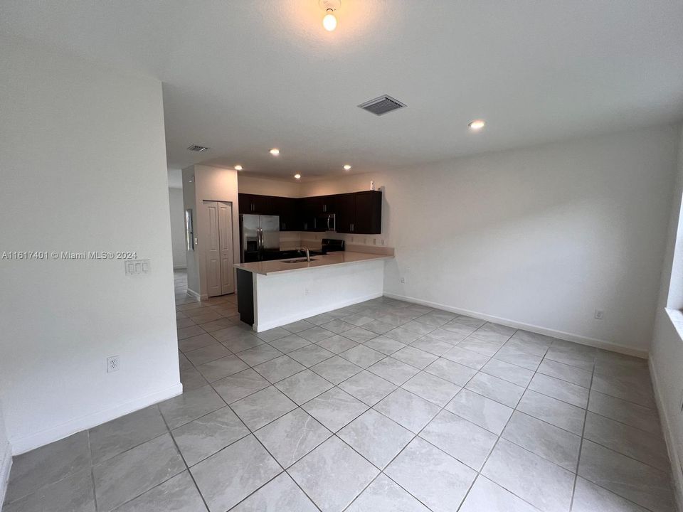 For Rent: $2,650 (3 beds, 2 baths, 1393 Square Feet)