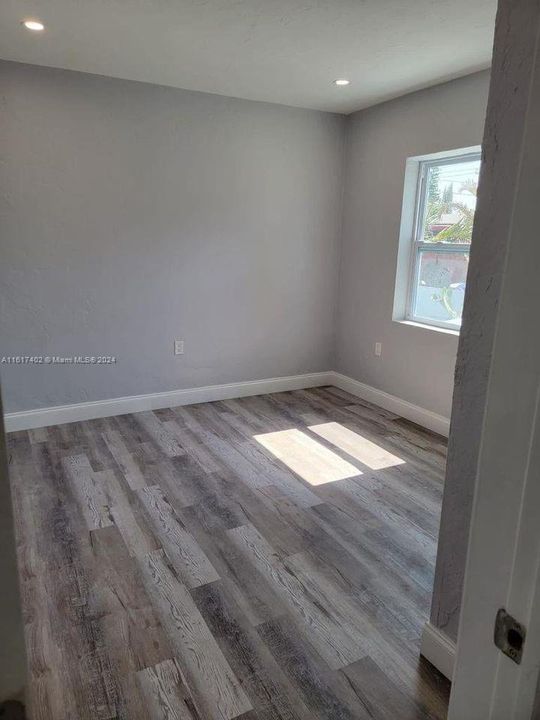 Recently Rented: $2,280 (3 beds, 1 baths, 1266 Square Feet)