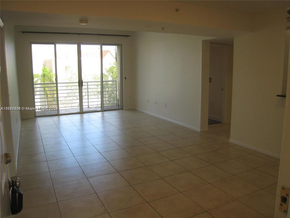 For Sale: $350,000 (2 beds, 2 baths, 1000 Square Feet)