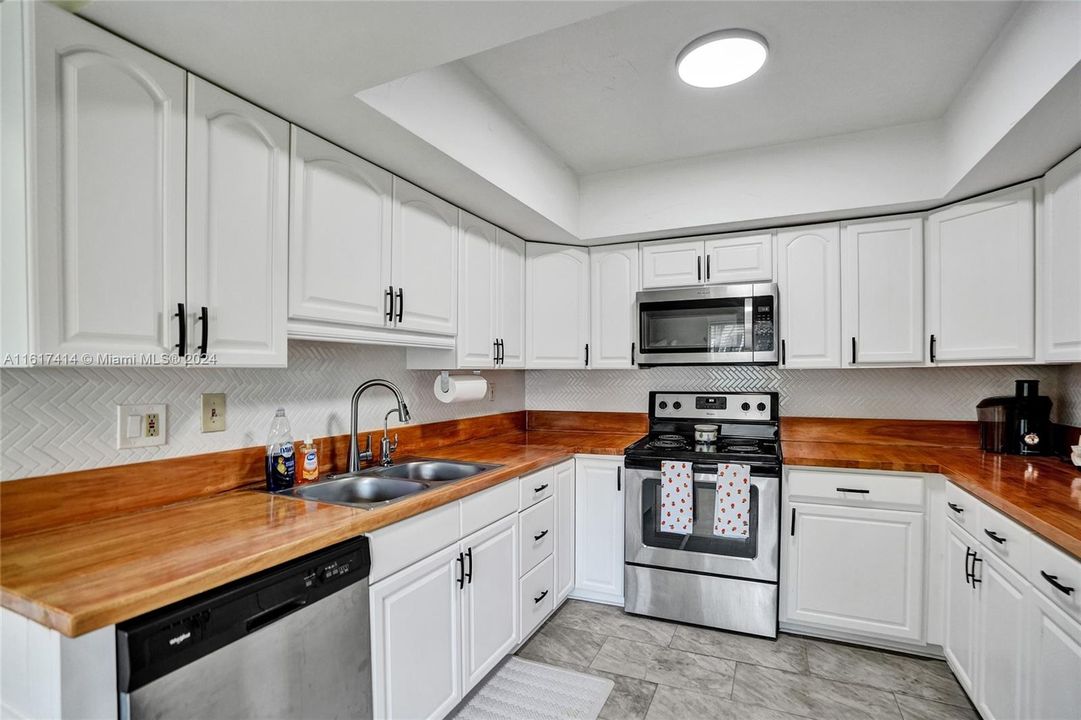 For Sale: $535,000 (2 beds, 2 baths, 1860 Square Feet)