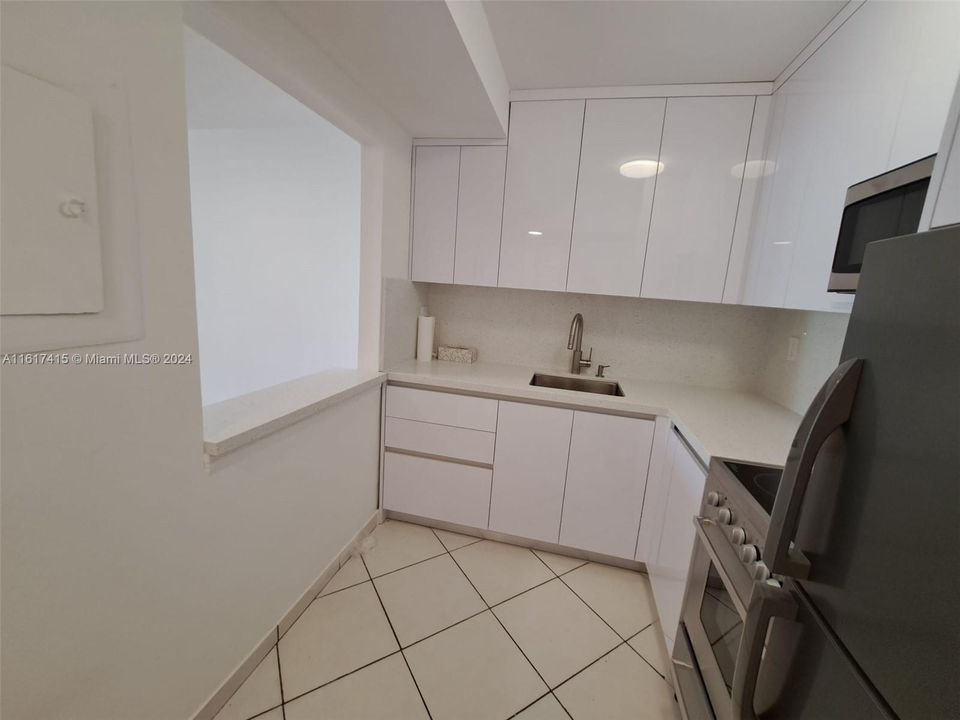 For Sale: $245,000 (1 beds, 1 baths, 544 Square Feet)