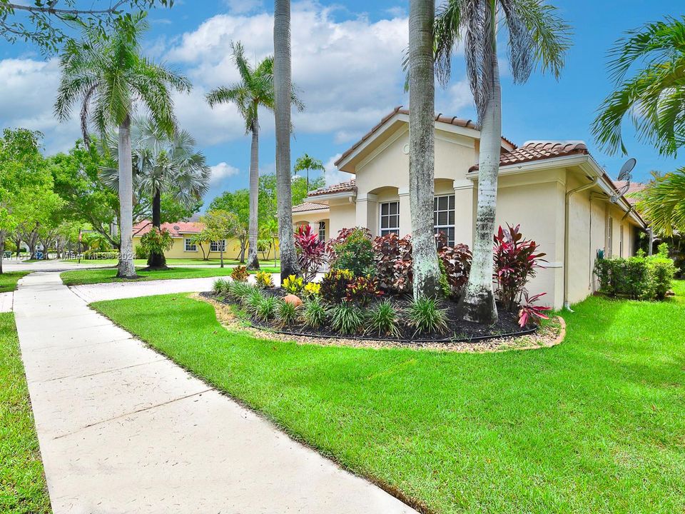 For Sale: $1,090,000 (4 beds, 2 baths, 2674 Square Feet)