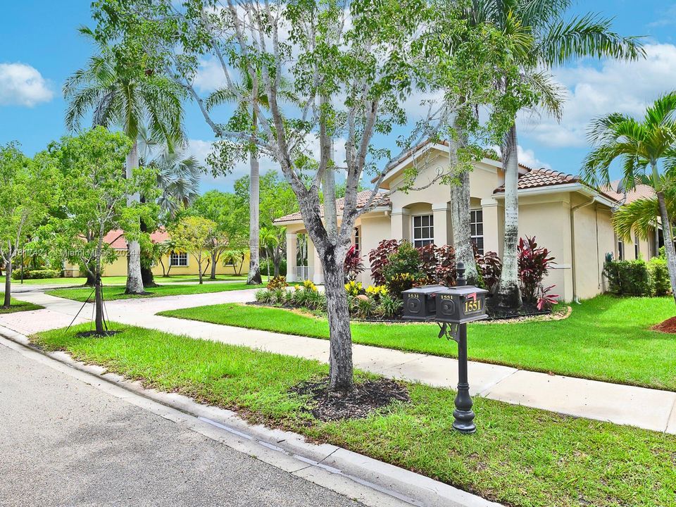 For Sale: $1,090,000 (4 beds, 2 baths, 2674 Square Feet)