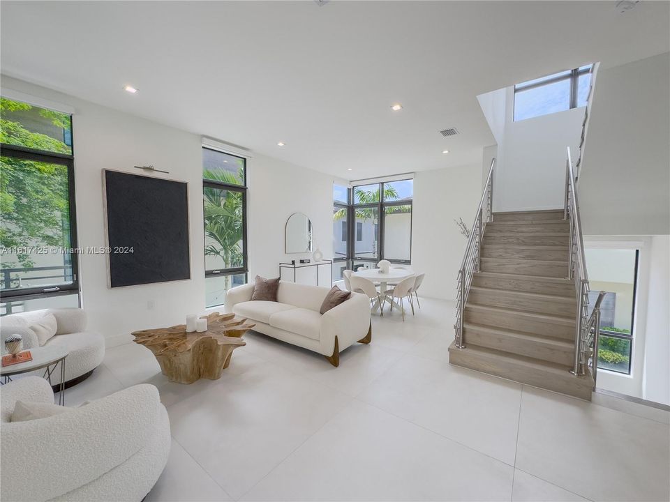 Recently Sold: $1,495,000 (4 beds, 3 baths, 2844 Square Feet)