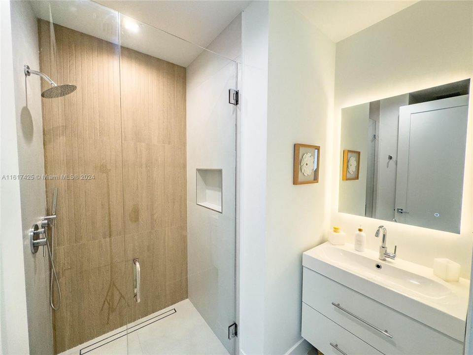 Vendido Recientemente: $1,495,000 (4 camas, 3 baños, 2844 Pies cuadrados)