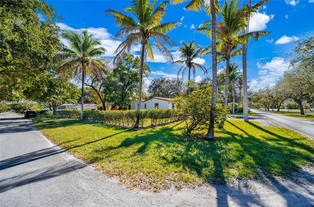 For Sale: $1,150,000 (3 beds, 2 baths, 1562 Square Feet)