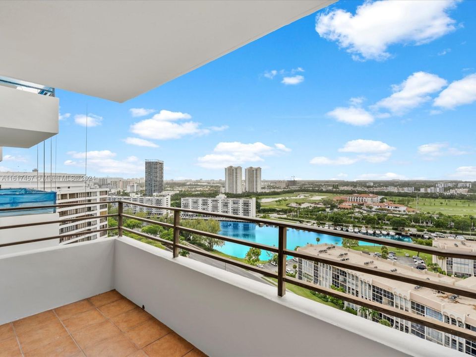 Active With Contract: $349,900 (2 beds, 2 baths, 1400 Square Feet)