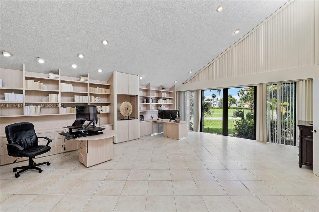 Recently Sold: $940,000 (3 beds, 3 baths, 4096 Square Feet)