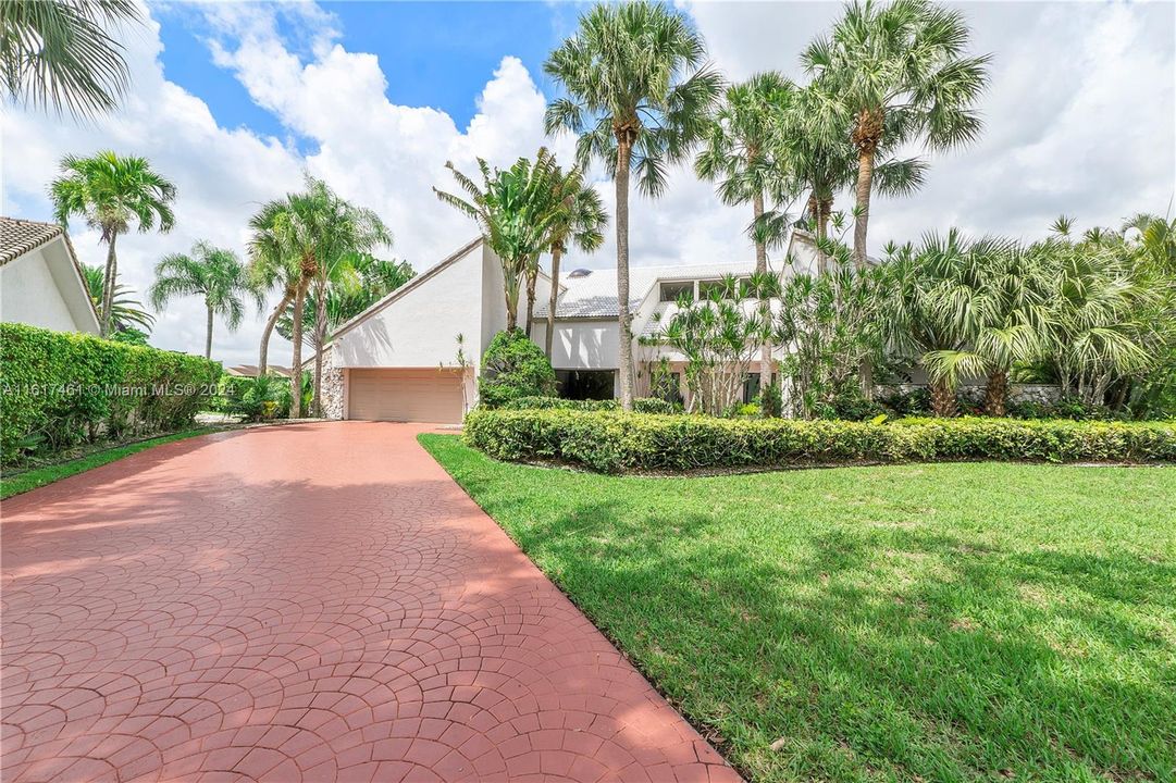 Recently Sold: $940,000 (3 beds, 3 baths, 4096 Square Feet)