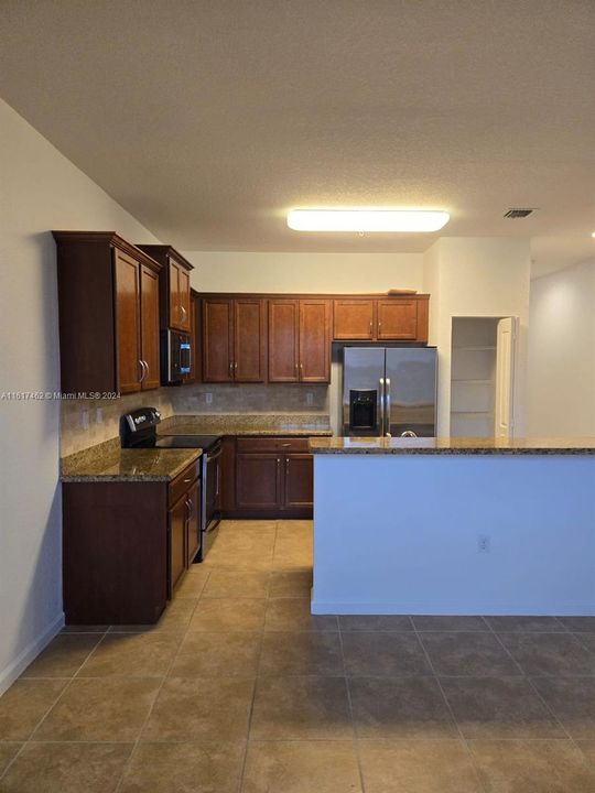 For Rent: $3,300 (3 beds, 2 baths, 2036 Square Feet)