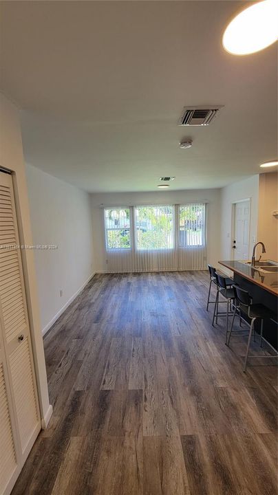 For Rent: $3,000 (3 beds, 2 baths, 1050 Square Feet)