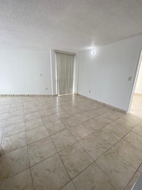 Active With Contract: $2,100 (2 beds, 2 baths, 908 Square Feet)