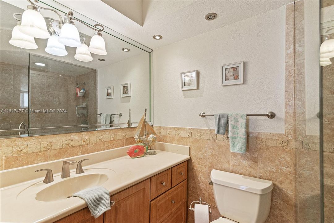 For Sale: $374,995 (1 beds, 1 baths, 896 Square Feet)