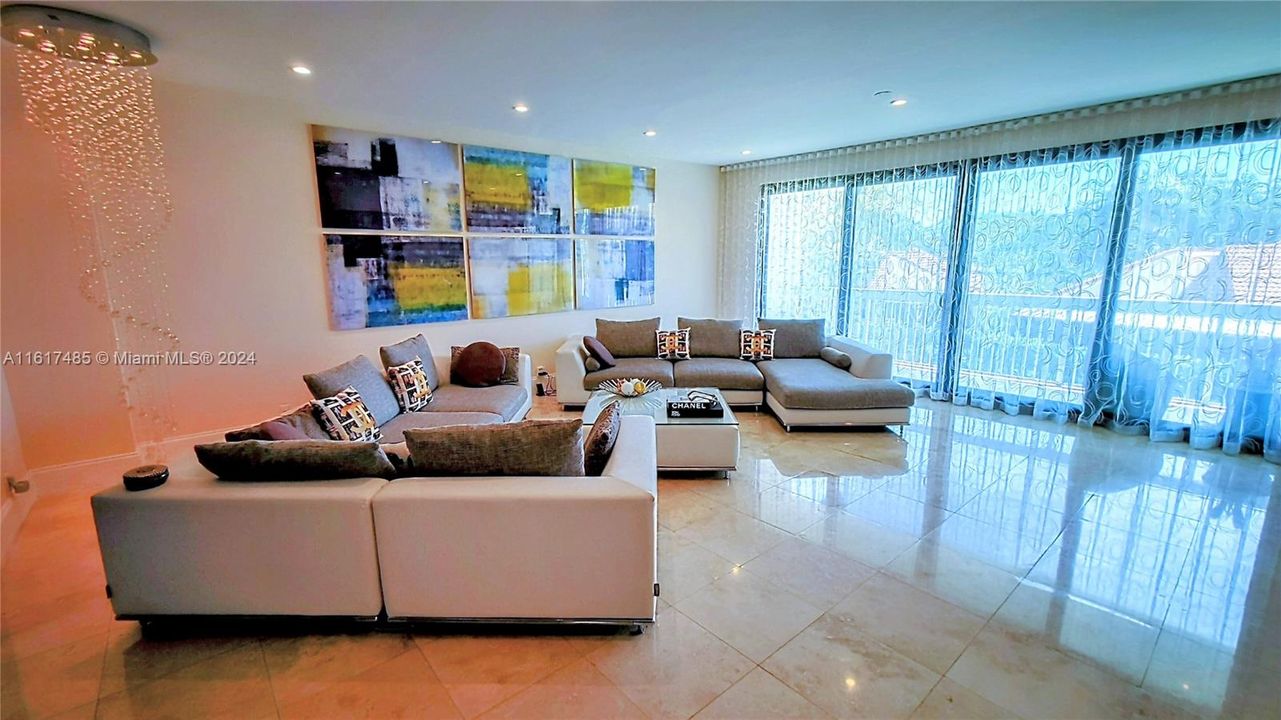 En Renta: $7,495 (4 camas, 3 baños, 2646 Pies cuadrados)