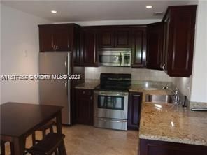 For Rent: $2,500 (1 beds, 1 baths, 926 Square Feet)
