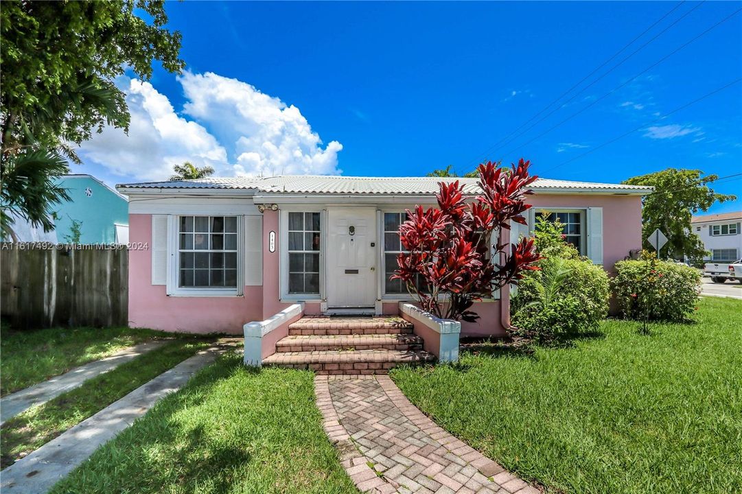 For Sale: $719,000 (3 beds, 2 baths, 1430 Square Feet)