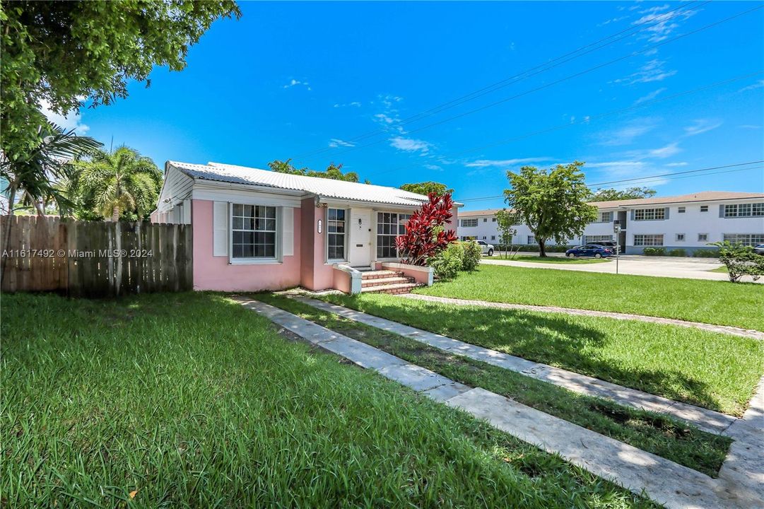 For Sale: $719,000 (3 beds, 2 baths, 1430 Square Feet)