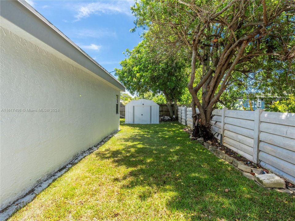 For Sale: $549,999 (3 beds, 2 baths, 2337 Square Feet)