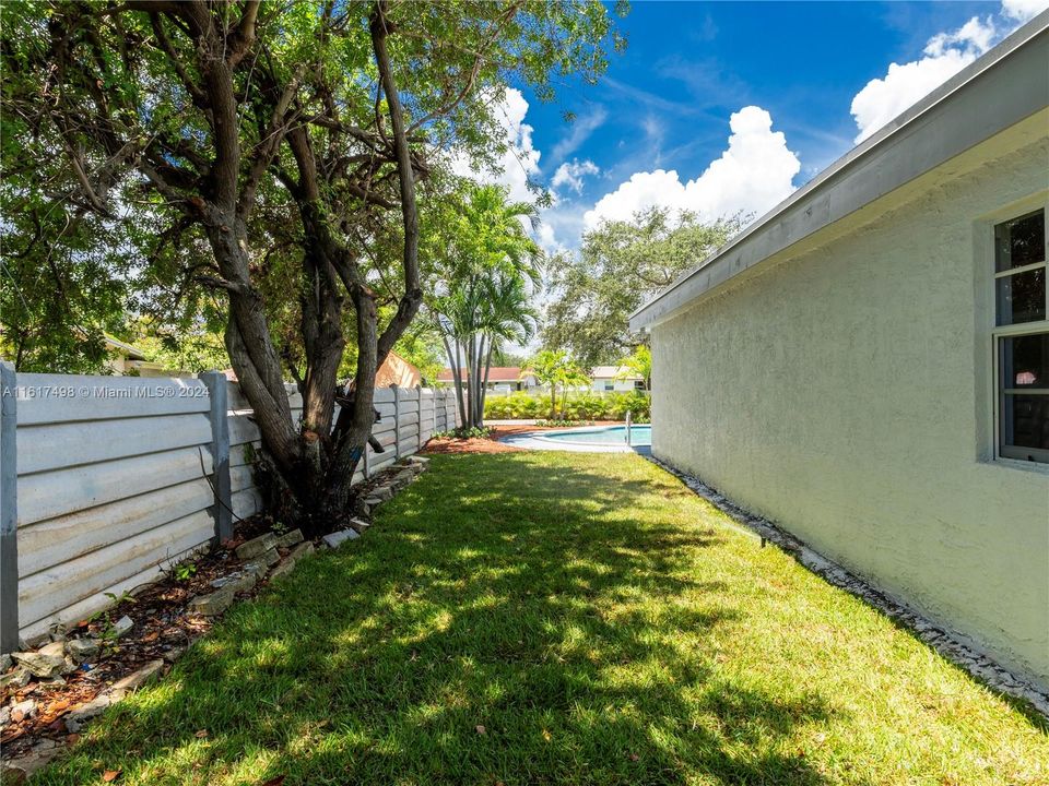 For Sale: $549,999 (3 beds, 2 baths, 2337 Square Feet)