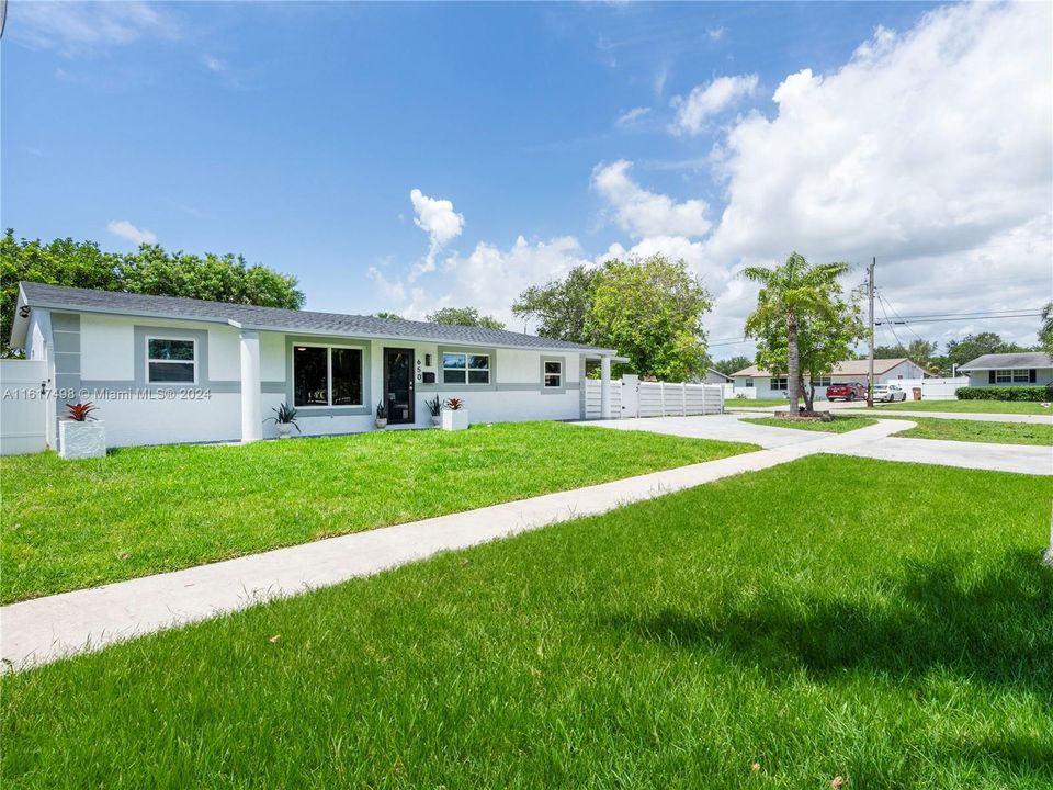 Recently Sold: $549,999 (3 beds, 2 baths, 2337 Square Feet)