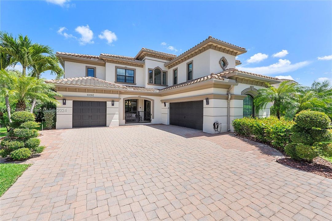 Recently Sold: $2,100,000 (5 beds, 4 baths, 4357 Square Feet)