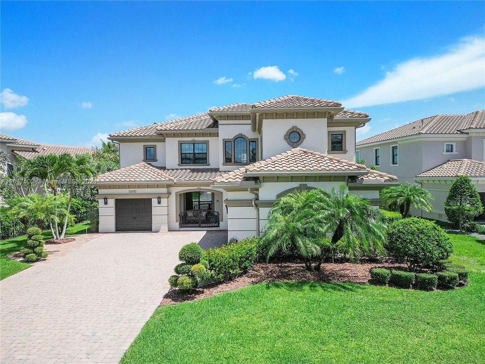 Recently Sold: $2,100,000 (5 beds, 4 baths, 4357 Square Feet)