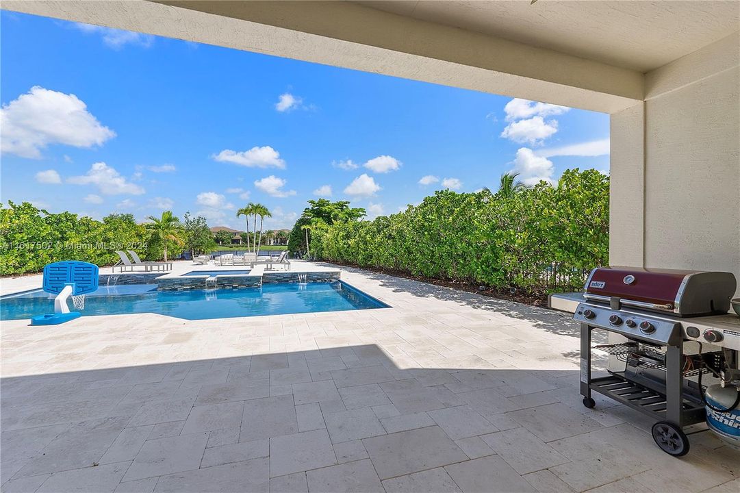 Recently Sold: $2,100,000 (5 beds, 4 baths, 4357 Square Feet)