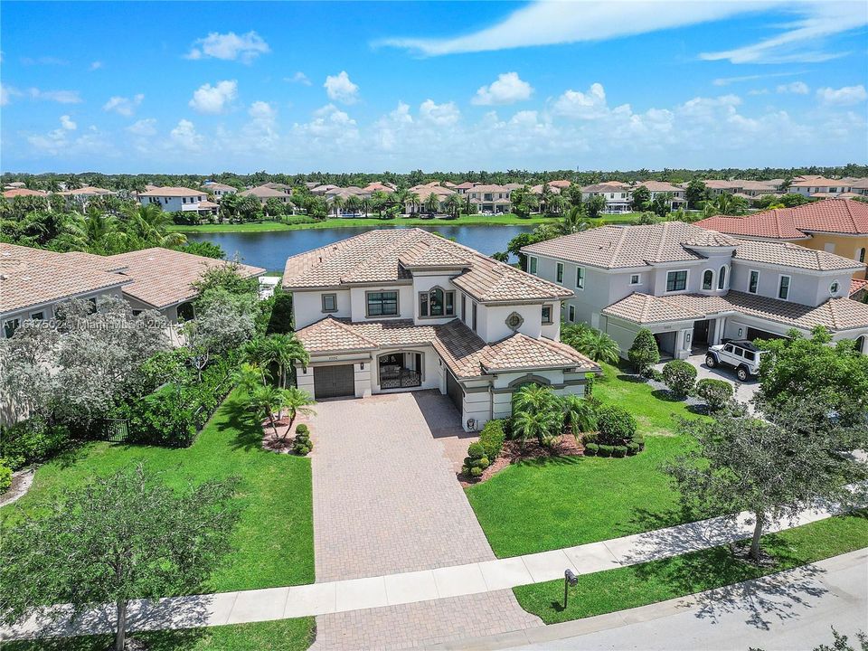 Recently Sold: $2,100,000 (5 beds, 4 baths, 4357 Square Feet)